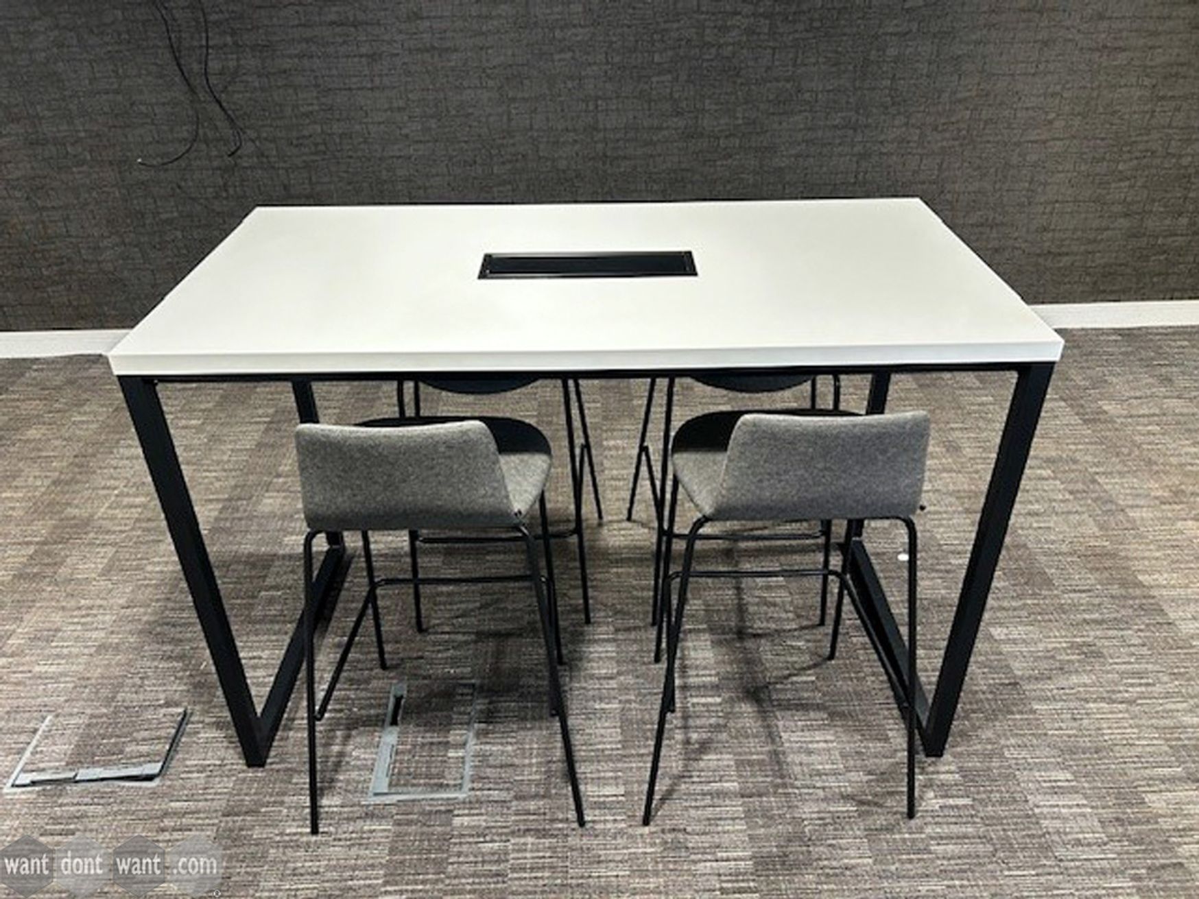 Used 1600mm Elite high table with power 
