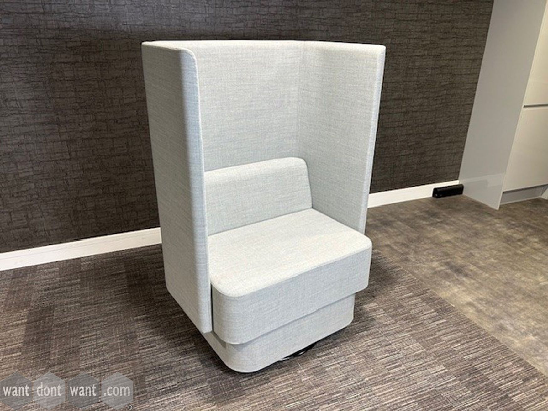 Used Naughtone Pullman chair in light green
