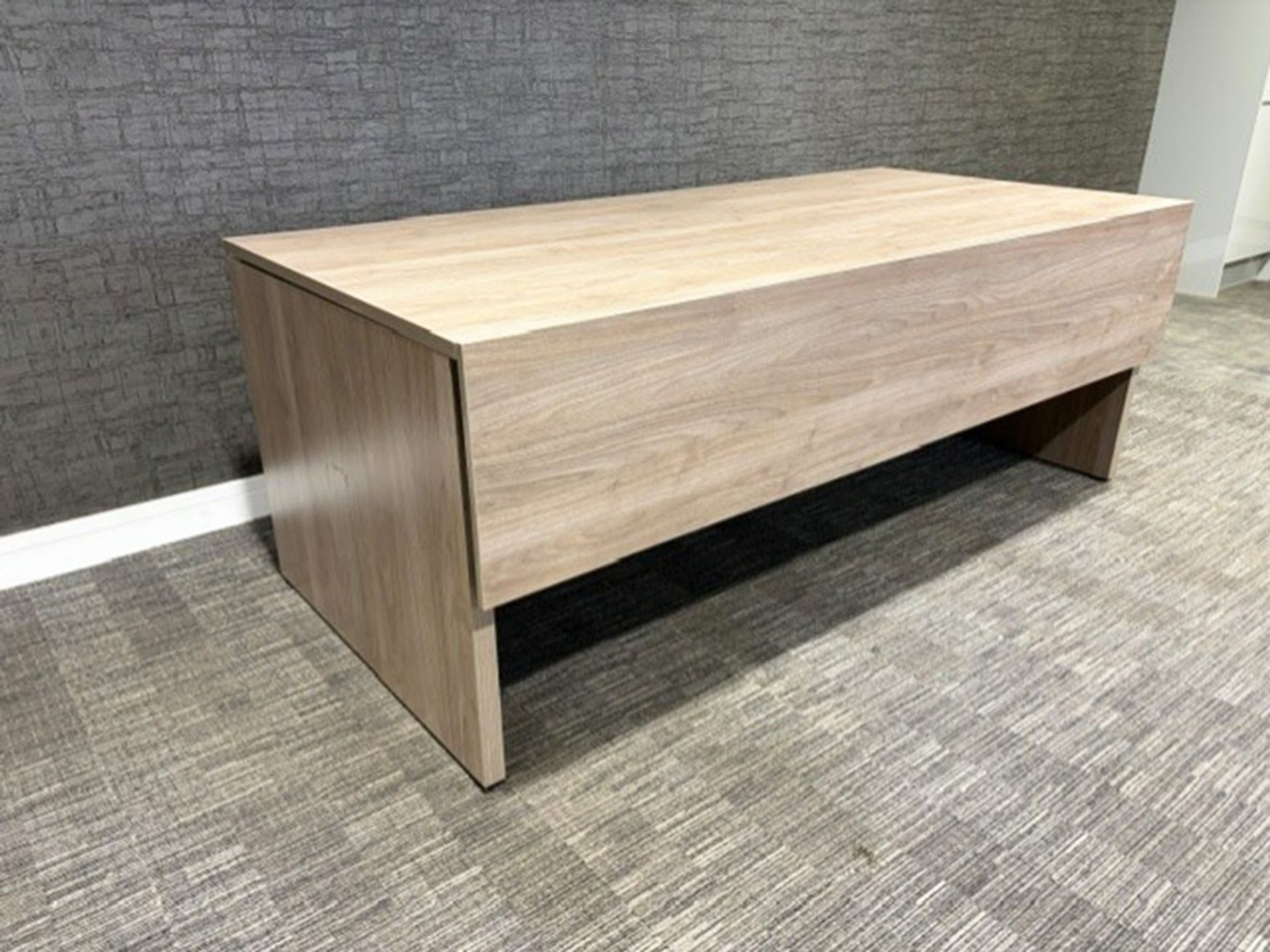Used 2000mm executive desk with modesty panel 