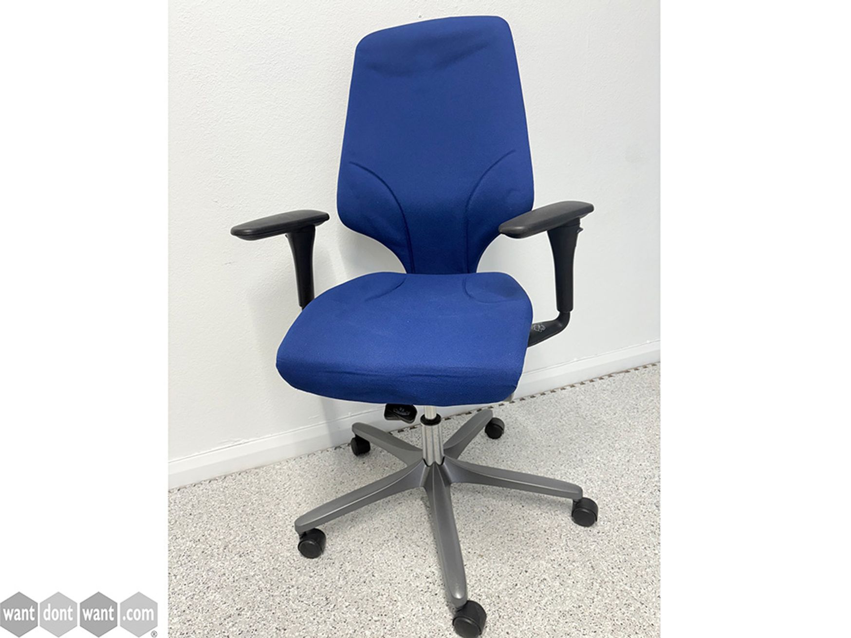 Used G64 Giroflex operator chairs