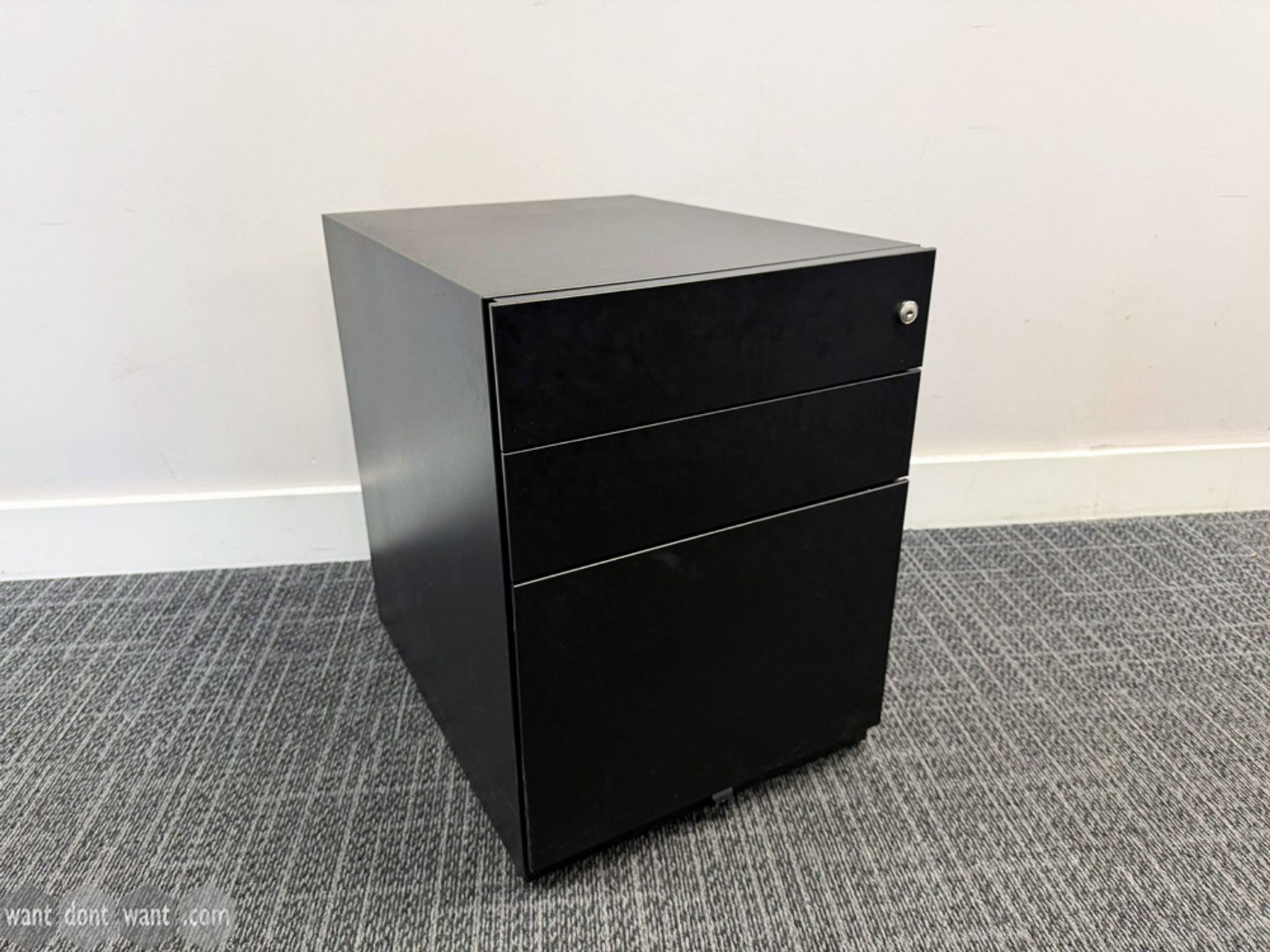 Used 3-drawer black pedestal