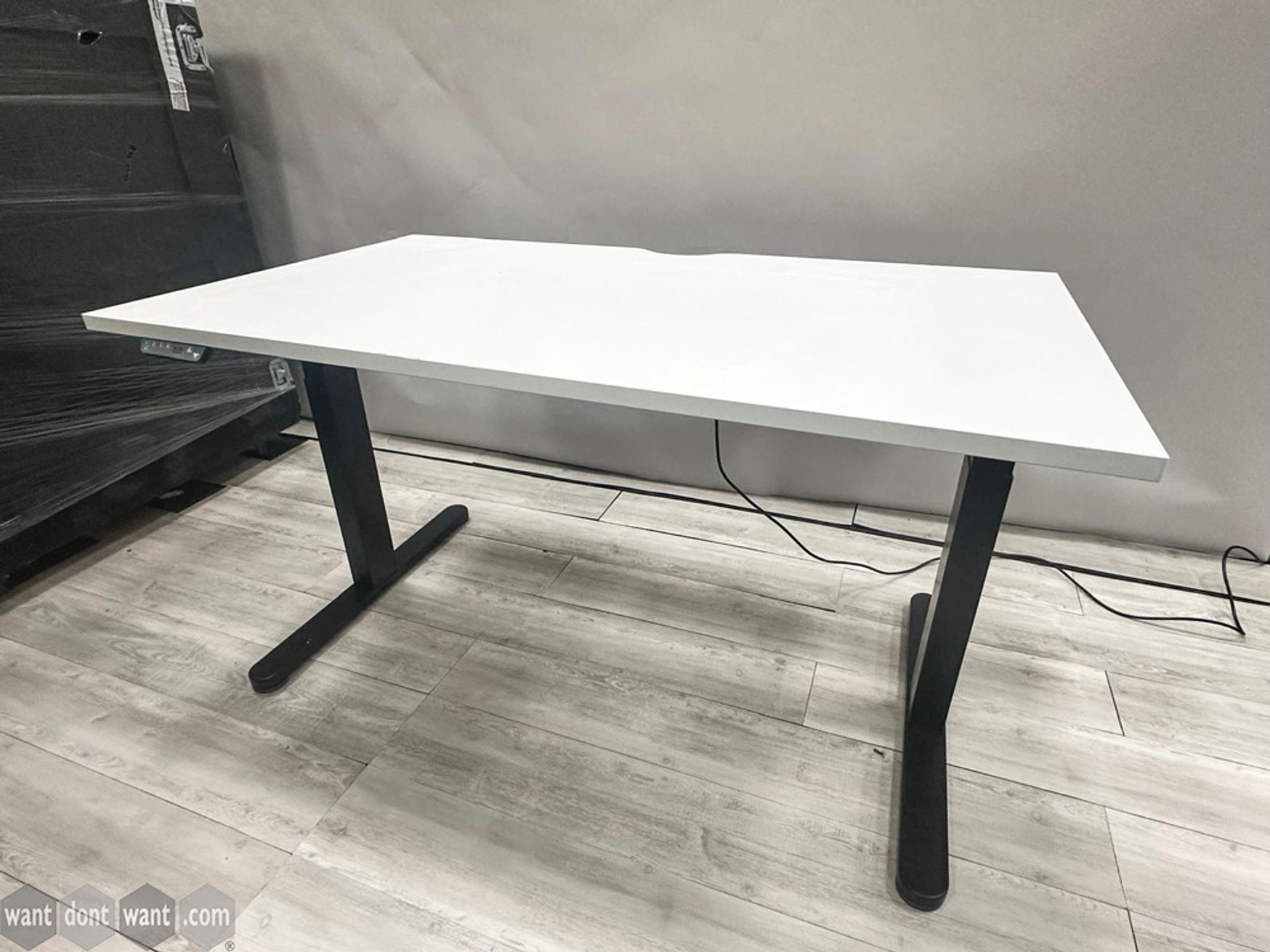 Used Vehyl Workmeet 1400mm sit stand desks