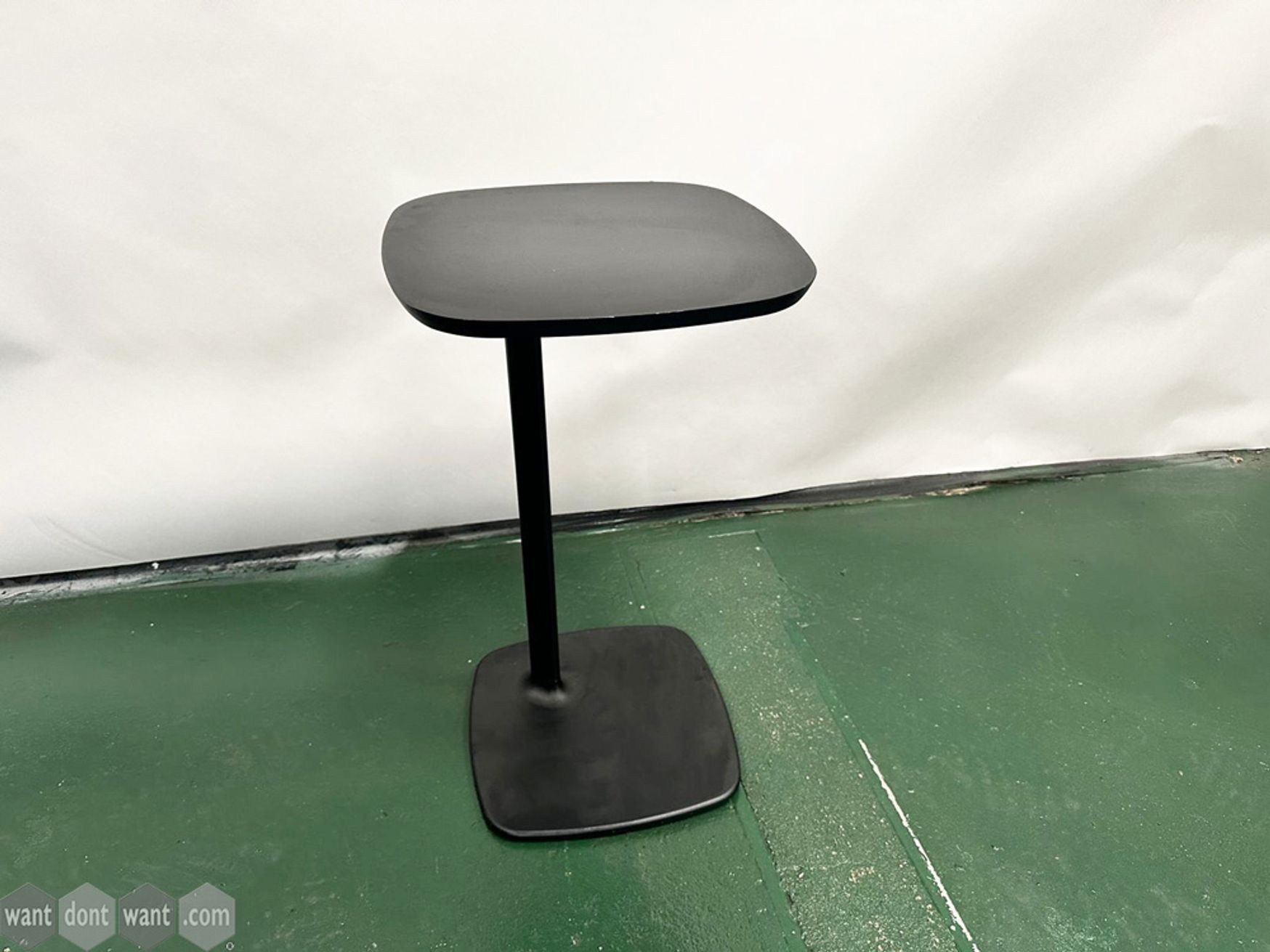 Used 345mm Allermuir host table in black