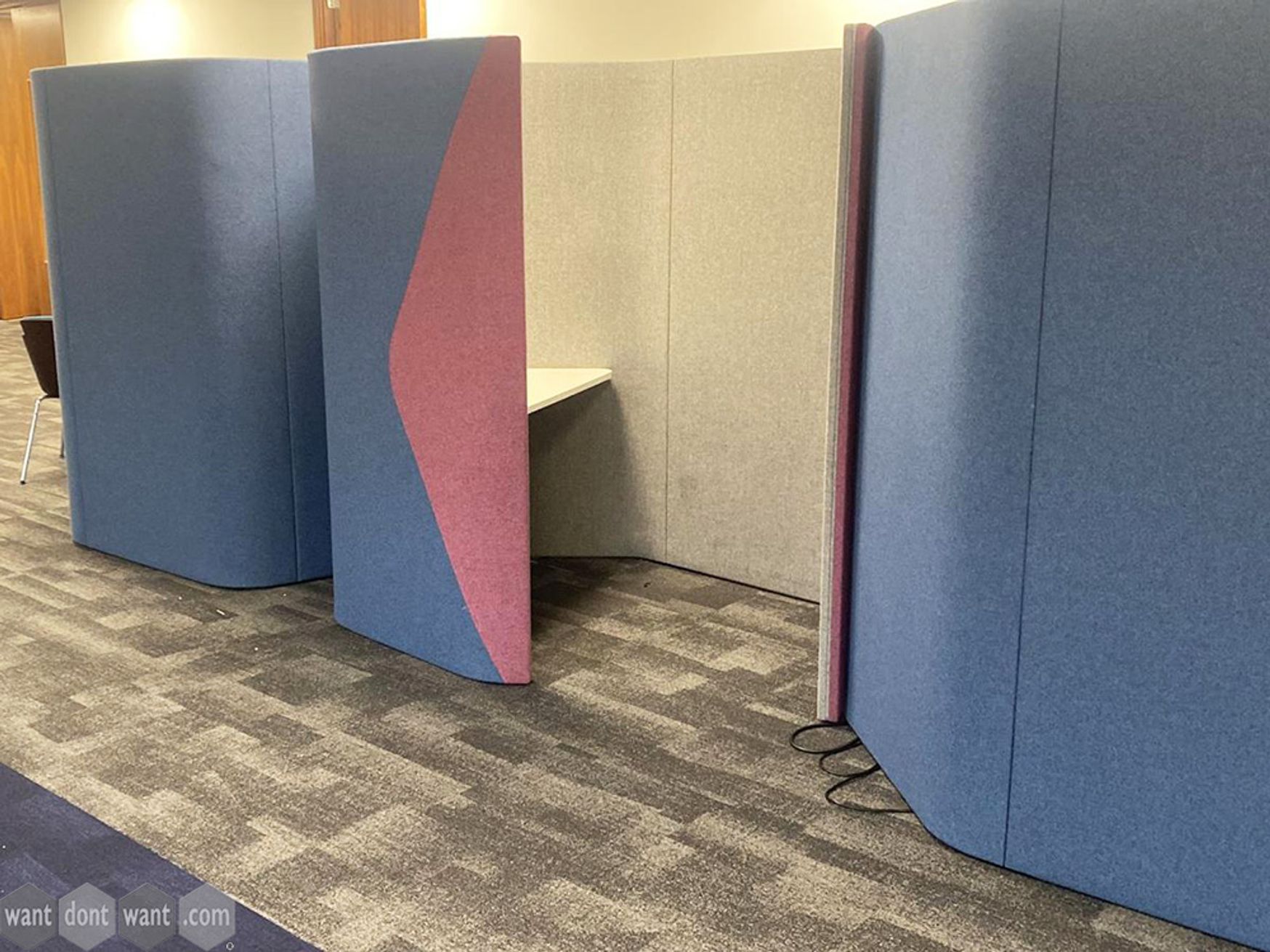 Used Allermuir Haven Solo booth 
