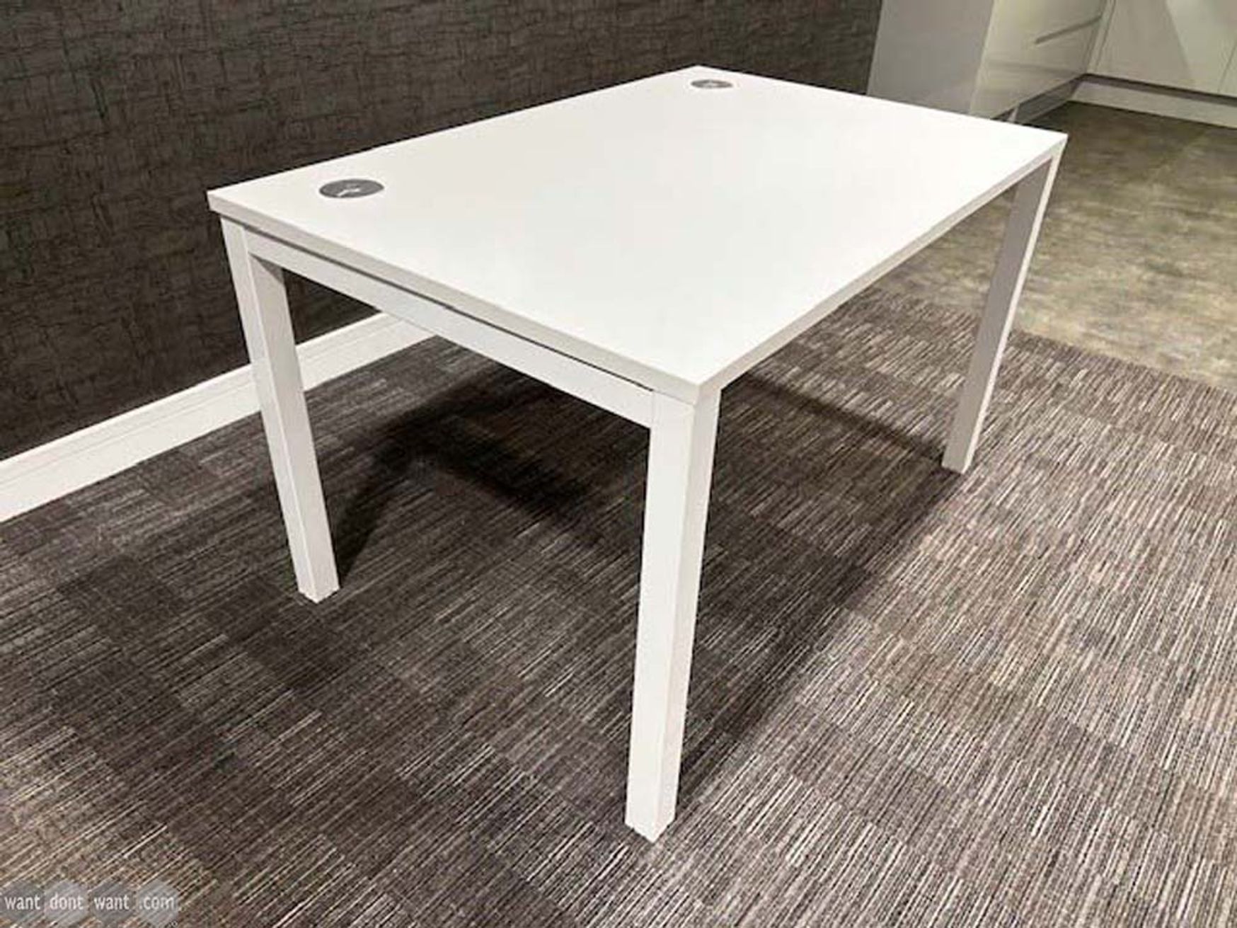 Never used 1200mm Buronomic single free-standing desks
