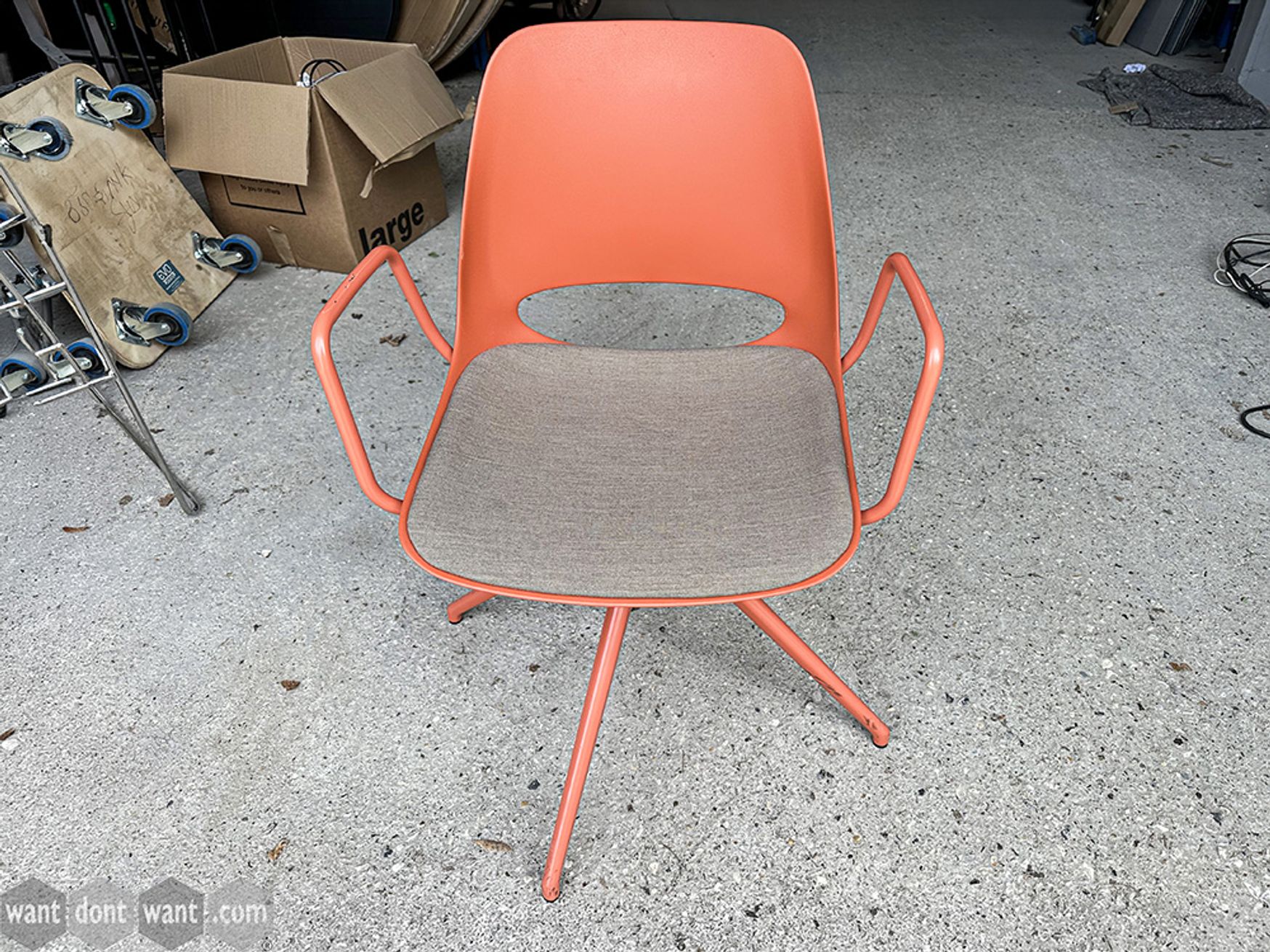 Used Boss Design Saint Swivel chair