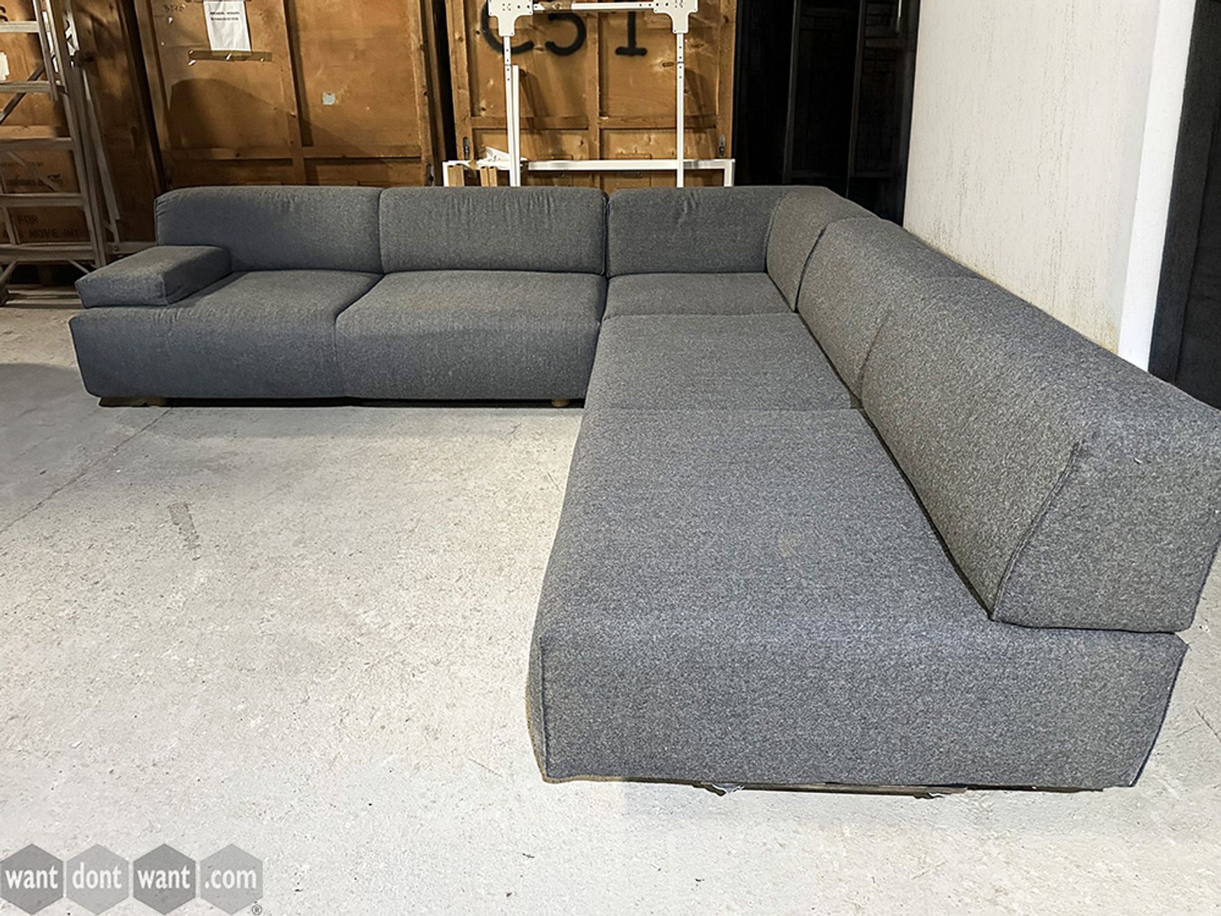Used 2800mm Hitch Mylius corner sofa in grey