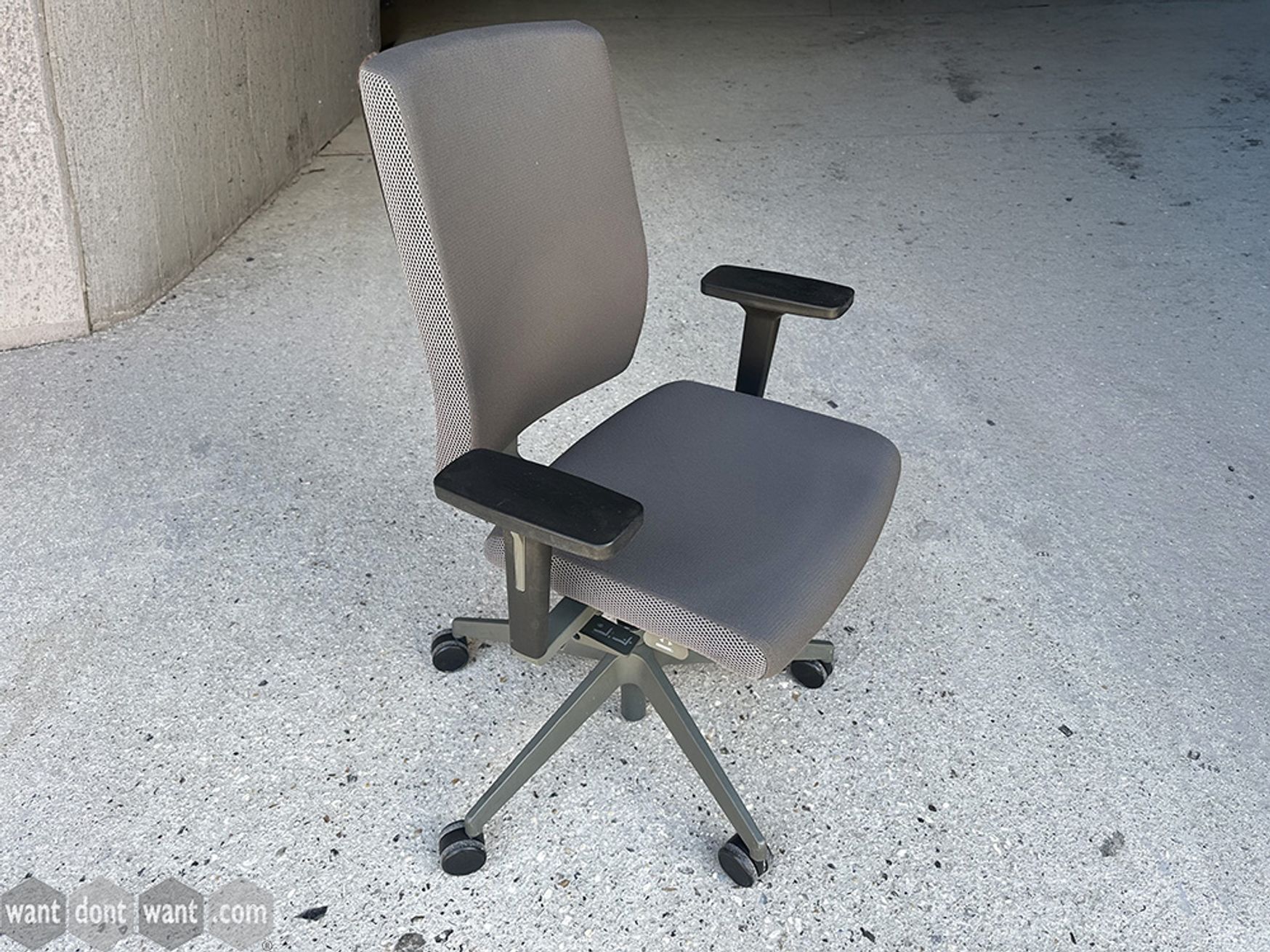 Used Senator FLX740HA operator chair
