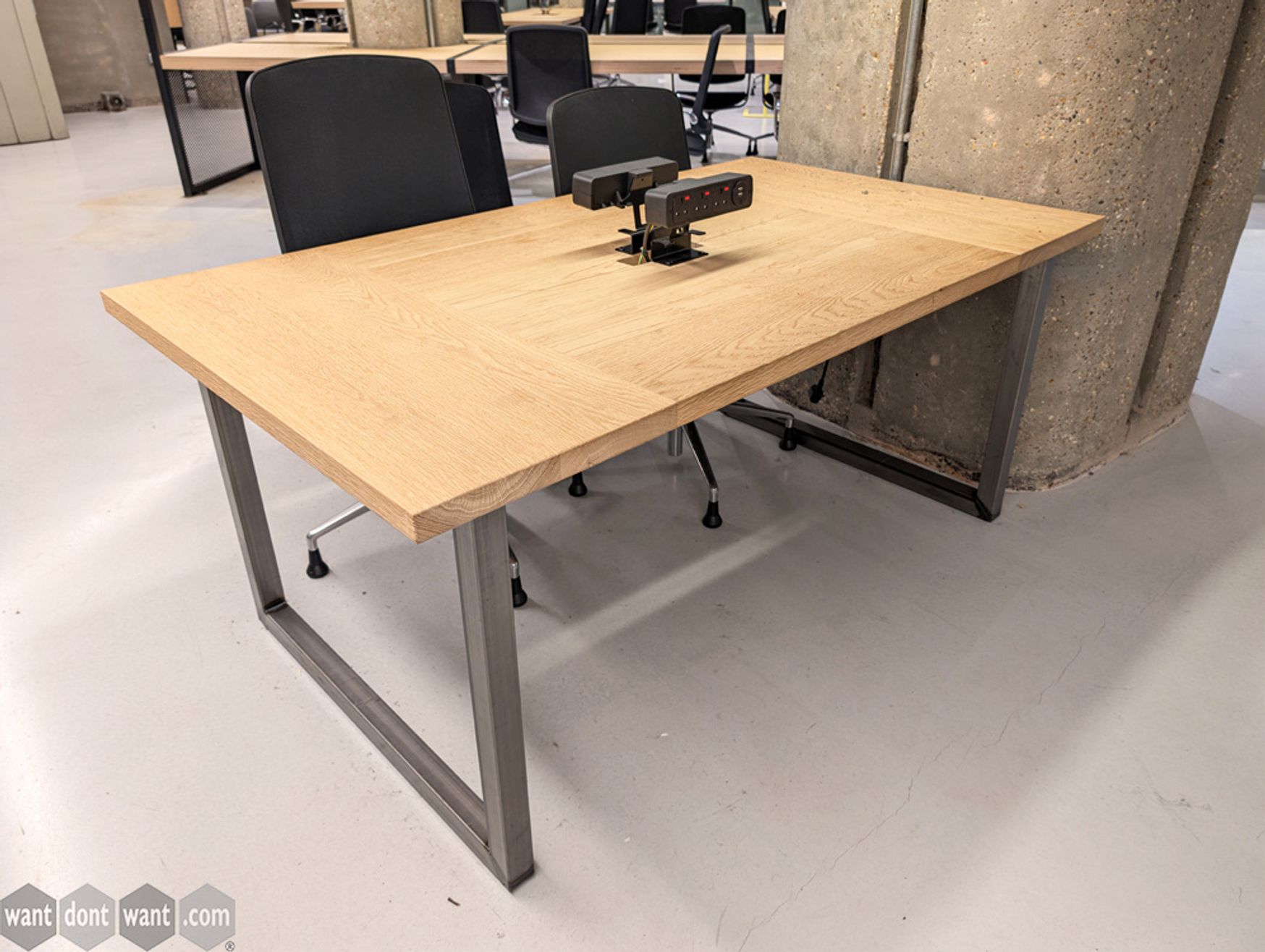 Used 1750mm Bespoke table with central power