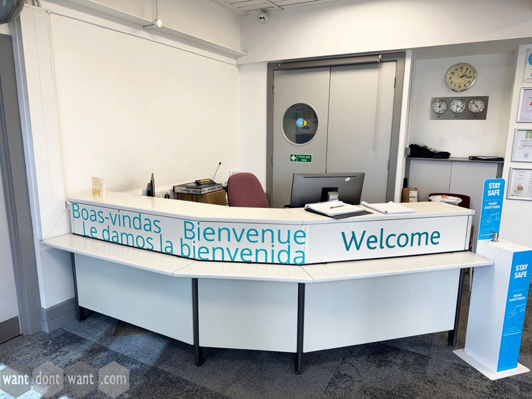 Used 3000mm white reception desk