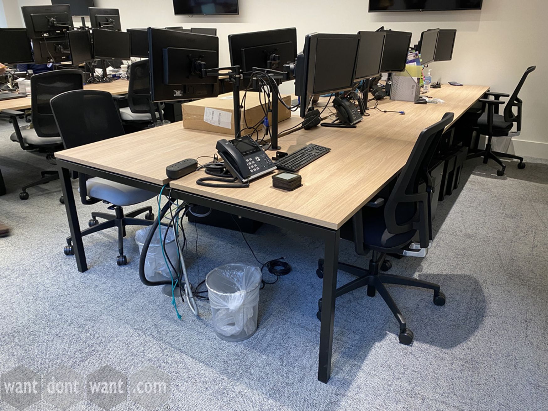 Want Dont Want.Com Second Hand Office Furniture Used Office Furniture Desks Desks and Workstations Used 1400mm Bench Desks