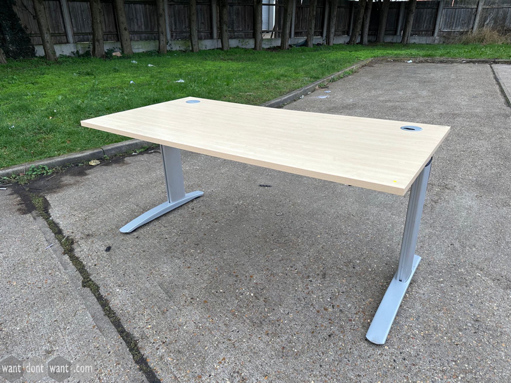 Used 1600mm electric Sit-Stand desks with maple top