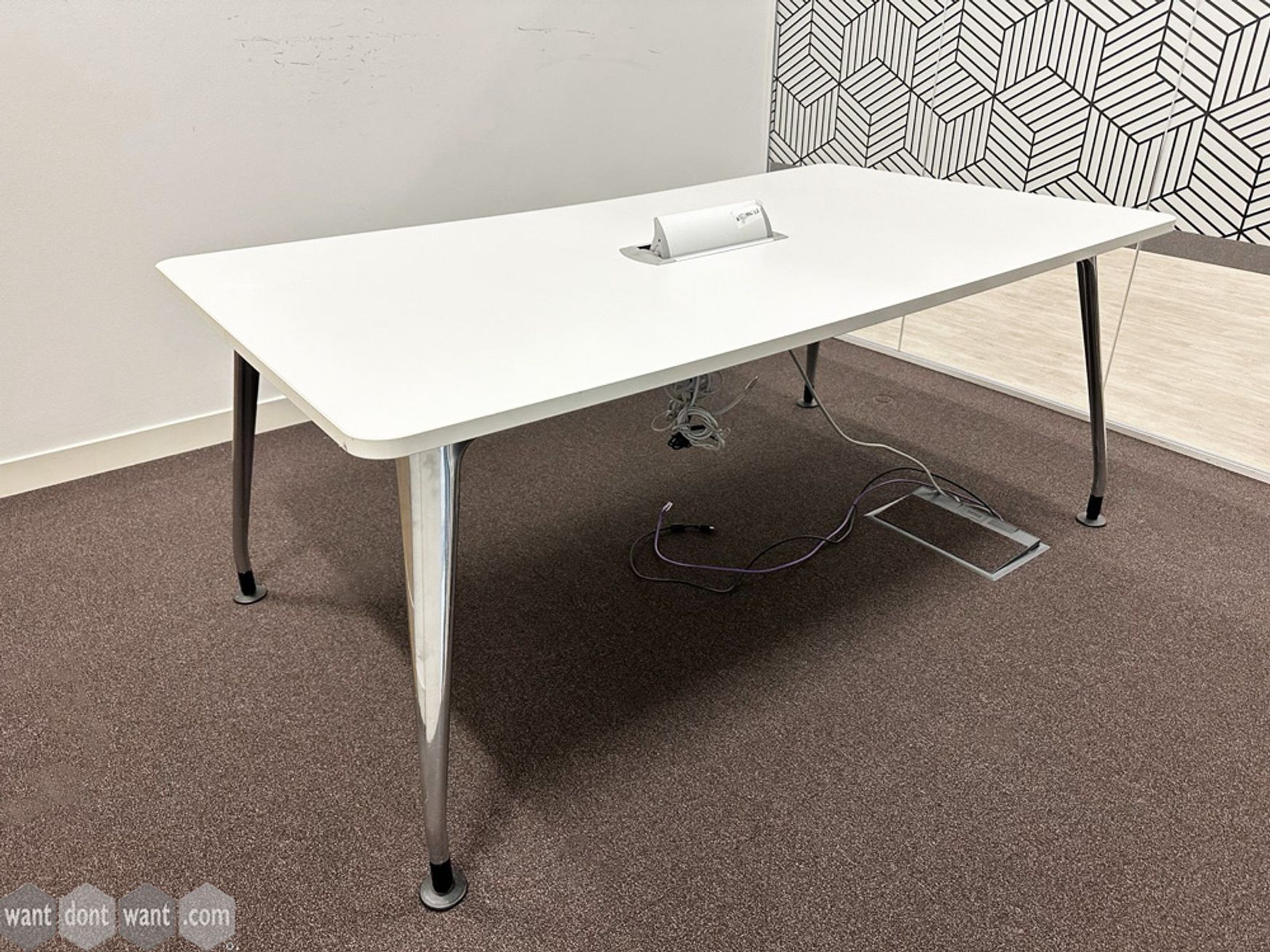 Used 1800mm Verco 'DNA' white meeting table