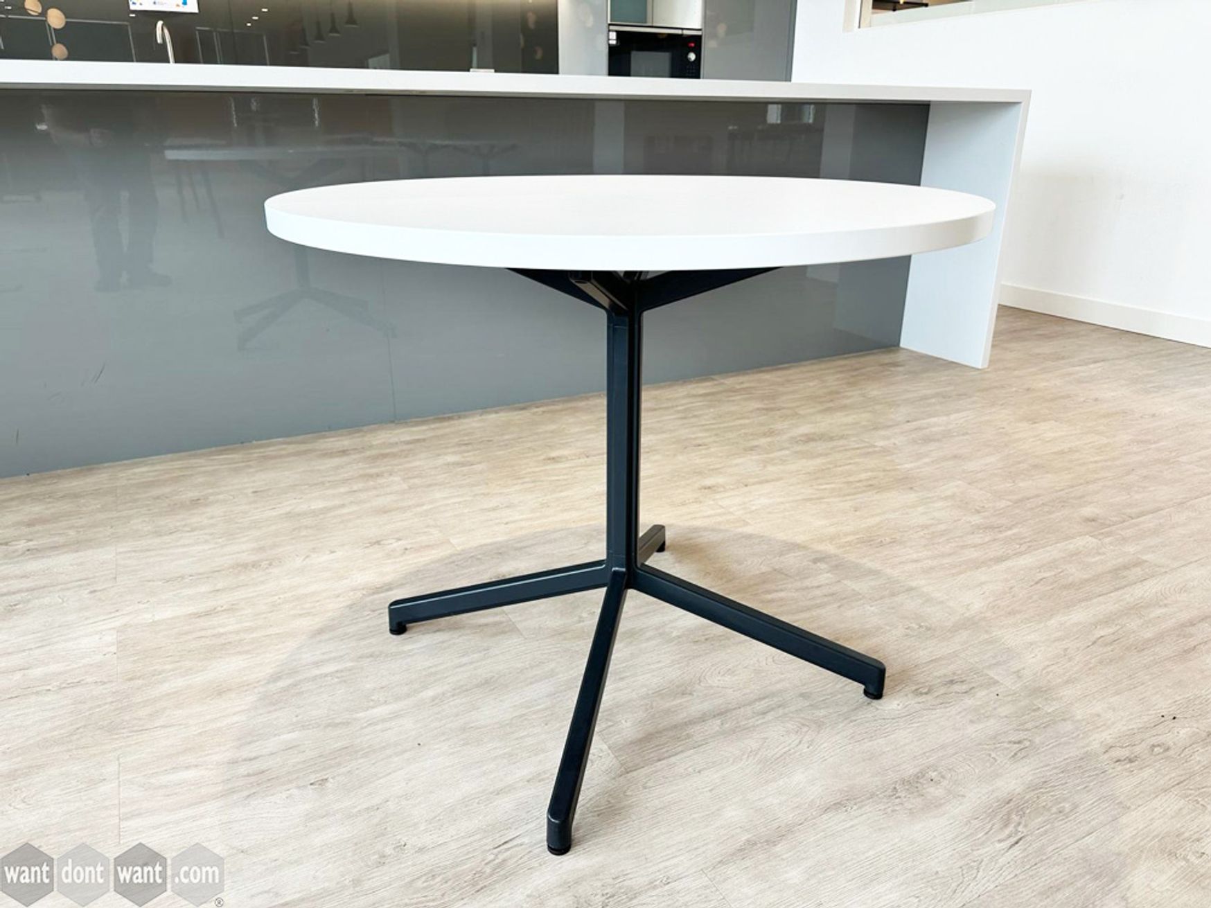 Used 900mm Knoll 'Pixel' circular meeting tables