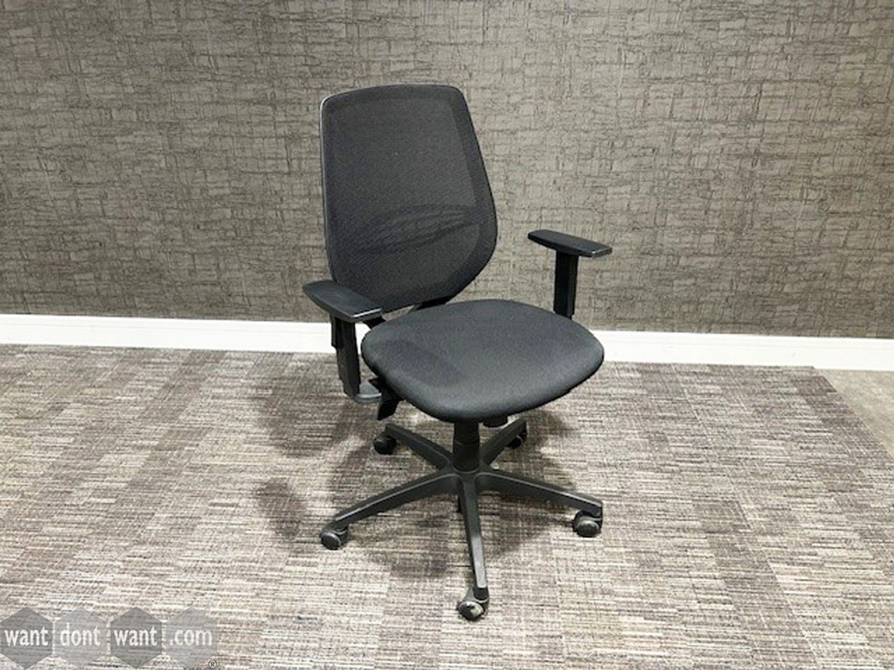 Used 'Connection operator chair in black