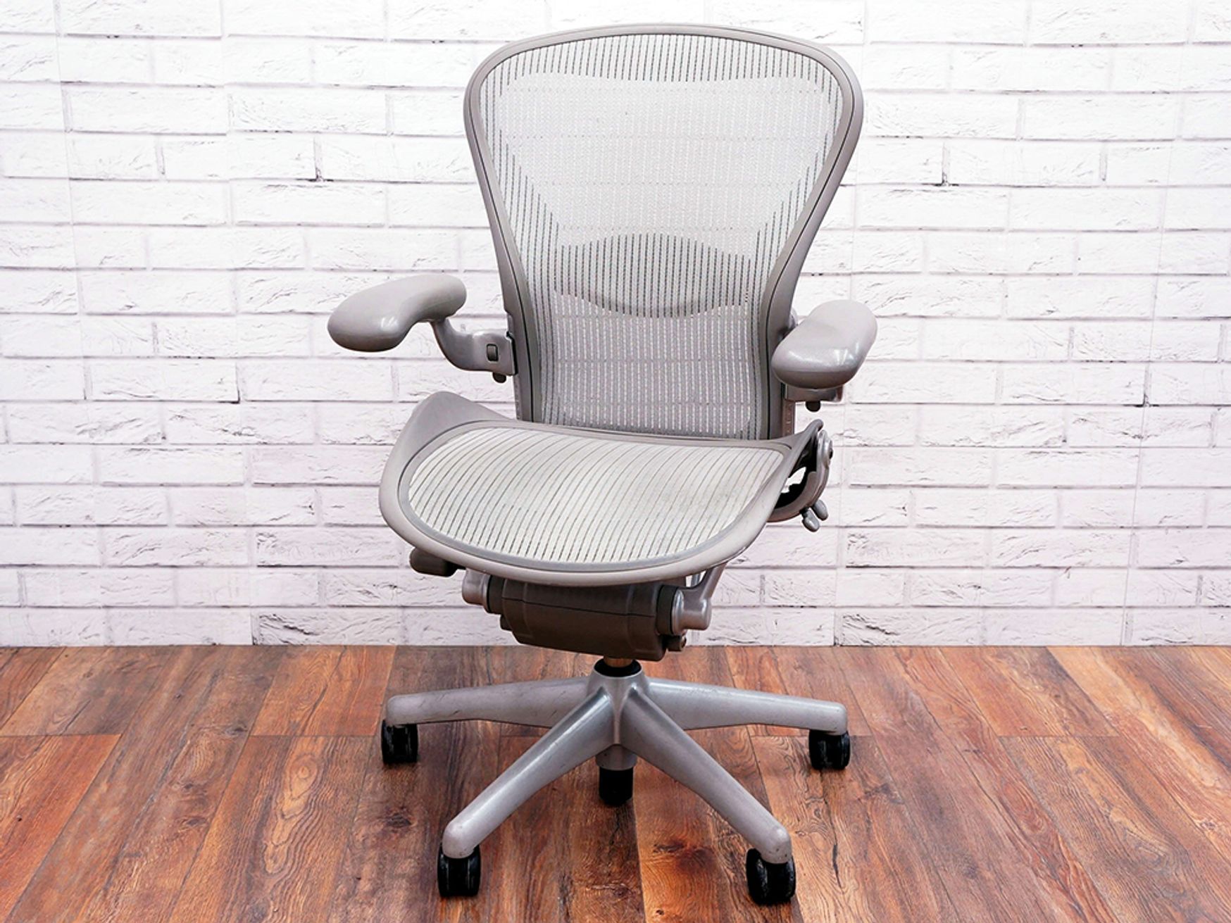 Want Dont Want.Com Second Hand Office Furniture Used Office Furniture Chairs Task Operator Executive Used Herman Miller Aeron Chair in Mineral