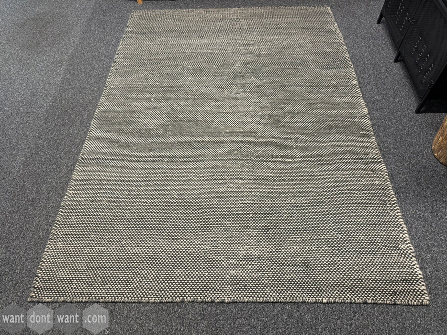 Used 1670mm grey rug
