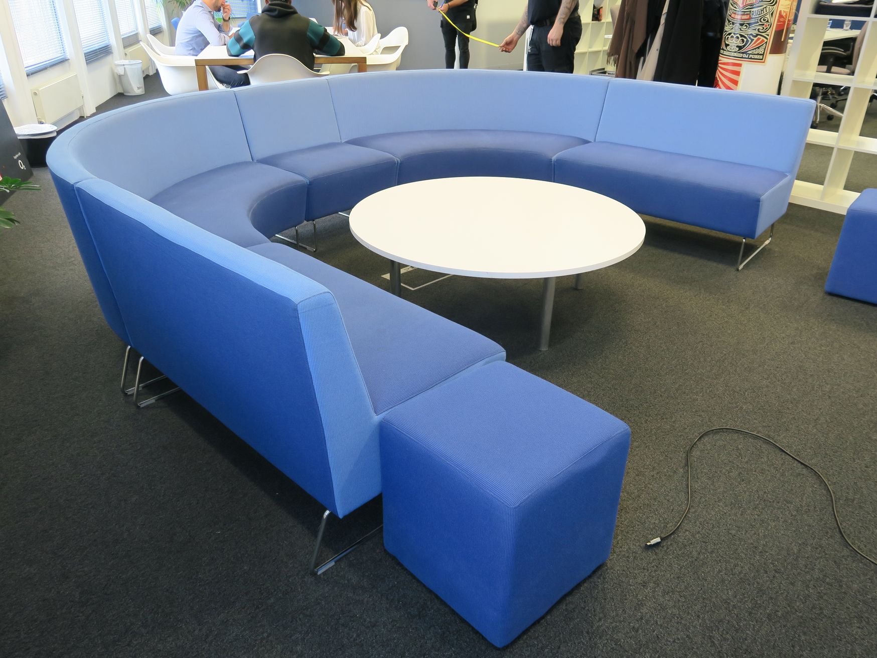 Complete semi-circular breakout/reception modular office seating unit