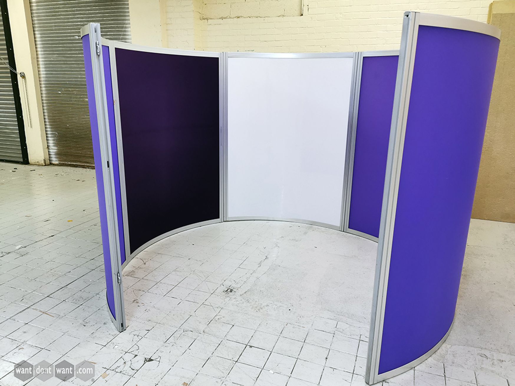 Used Orangebox 'Cove' C Shaped Screen System