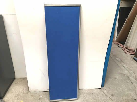 Fabric 1400mm desk dividing screens with aluminium frame. 