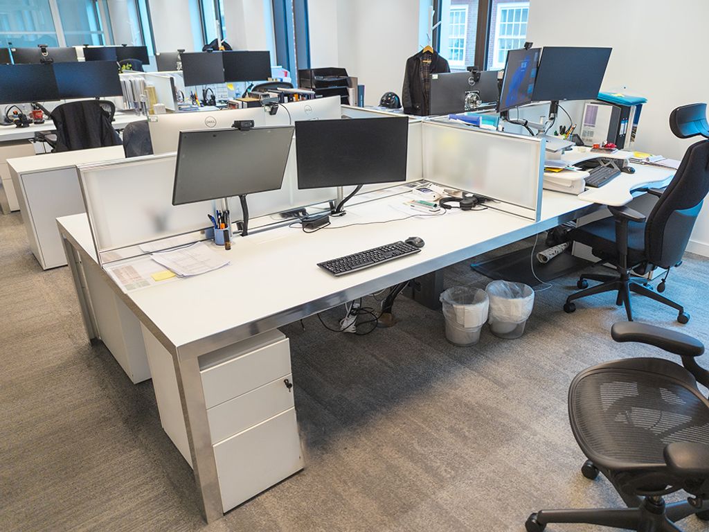 <b>*REDUCED* </b>Used 1600mm Unifor Naos Bench Desks