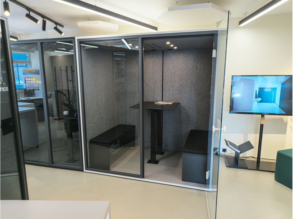 Ex-display acoustic 4-person meeting pod with seating & height adjustable table