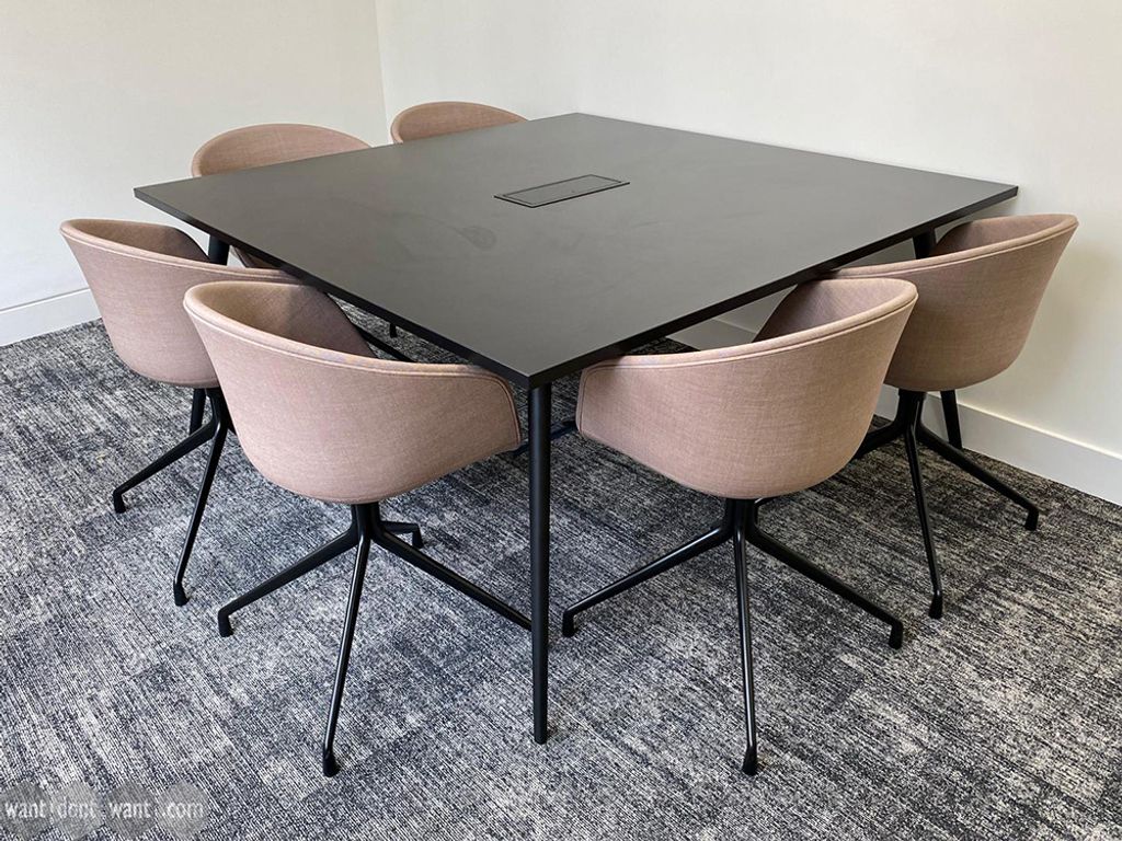 Used 1600mm Workstories table in black 
