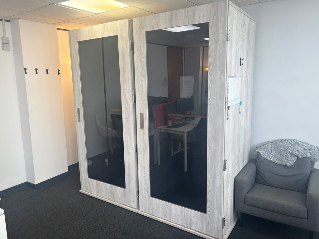 Used Meavo Soho acoustic phone booths