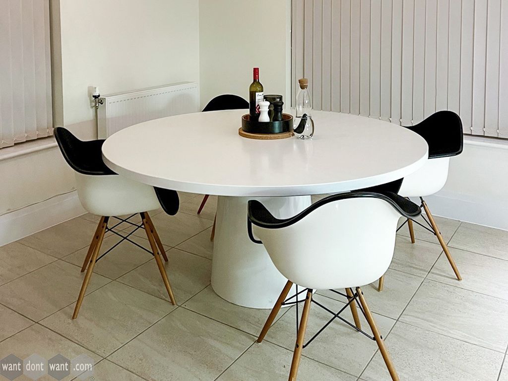 Used 1600mm Moooi container table in white 