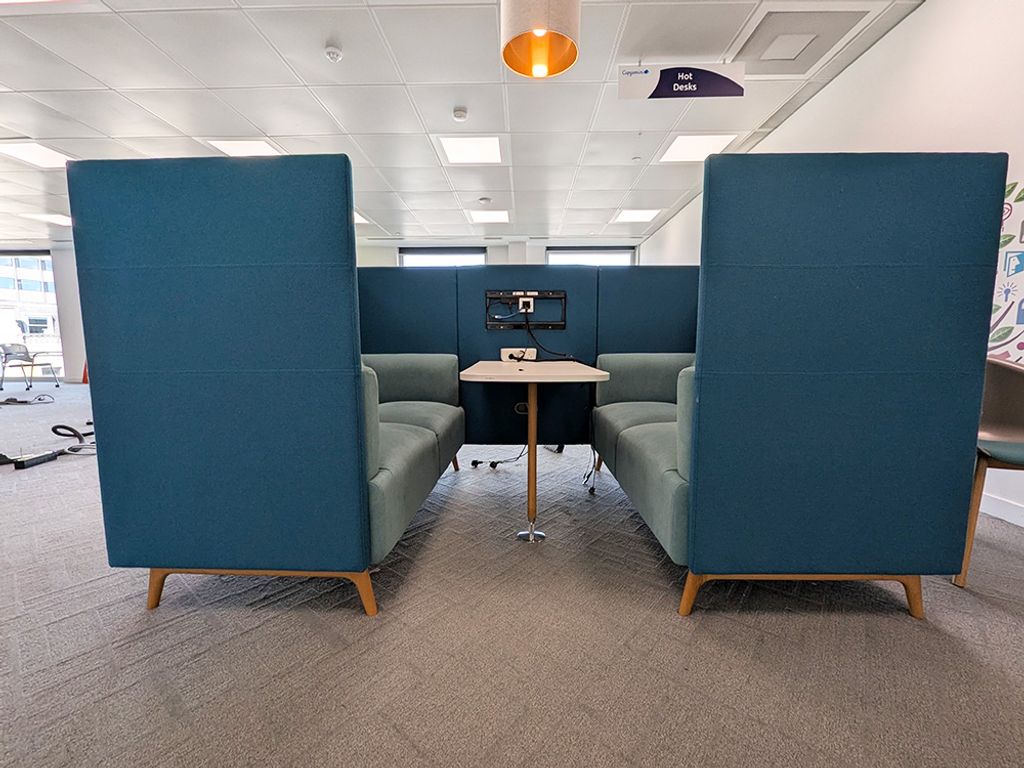 Used High Back Meeting Booths with Table
