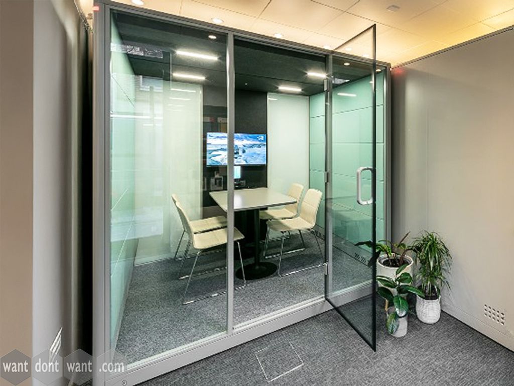 Ex-display 2200mm Calma 4L pod in excellent condition