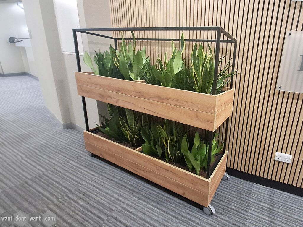 Ex-display 1626mm Edyn mobile planter unit 