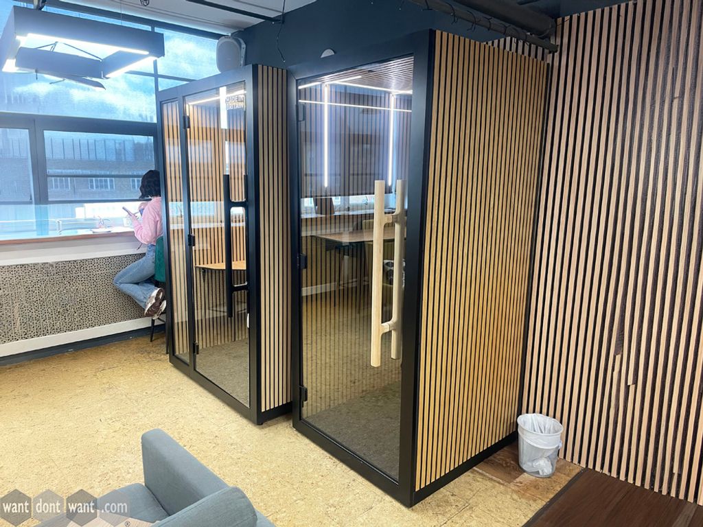 Ex-display acoustic phone booth