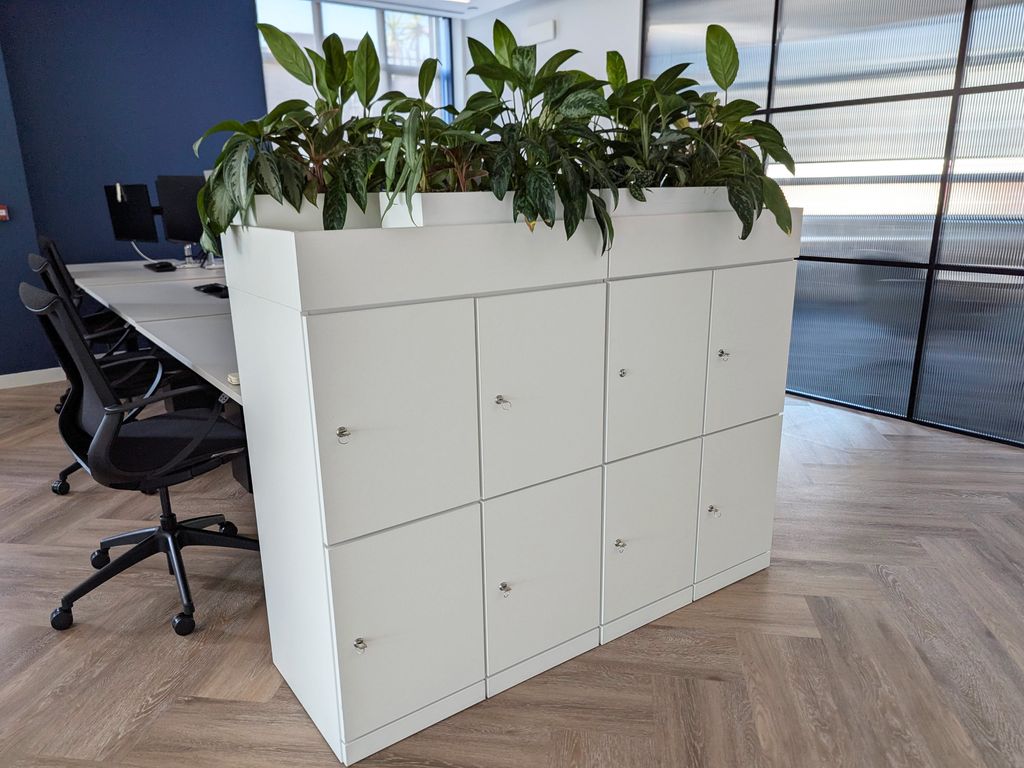 Used 4-door lockers including planters