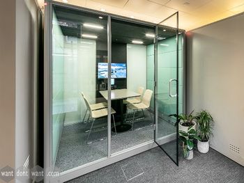 Ex-display 2200mm Calma 4L pod in excellent condition