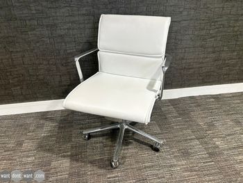 Used ICF Una Leather Meeting Chairs