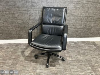 Used keilhauer chair in black 