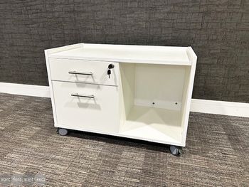 Used 800mm Pedestal drawer unit in white 