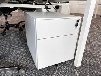 Used white 2-drawer pedestal
