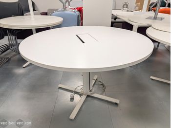 Used 1200mm circular table with power