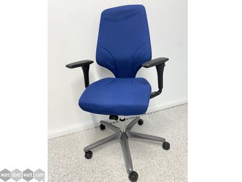 Used G64 Giroflex operator chairs