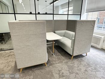 Used Connection 4-person meeting booth
