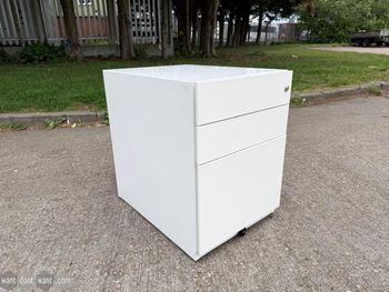 Used 3-drawer lockable pedestal