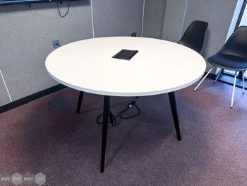 Used 1000mm white circular table with power