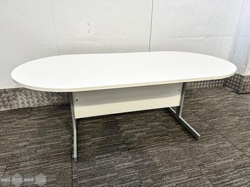 Used 2000mm table with T-legs
