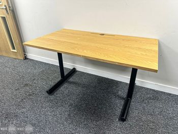 Used 1400mm desk including cable tray