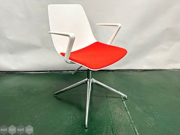 Used Boss Design OLA swivel 4 star base