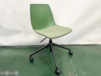 Used Boss Design OLA chair