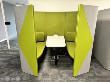Allermuir 4 Seater Haven Team Meeting Pod in green and grey fabric