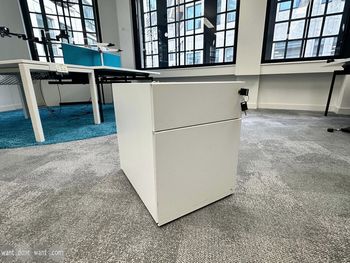 Used Knoll 2-drawer pedestal
